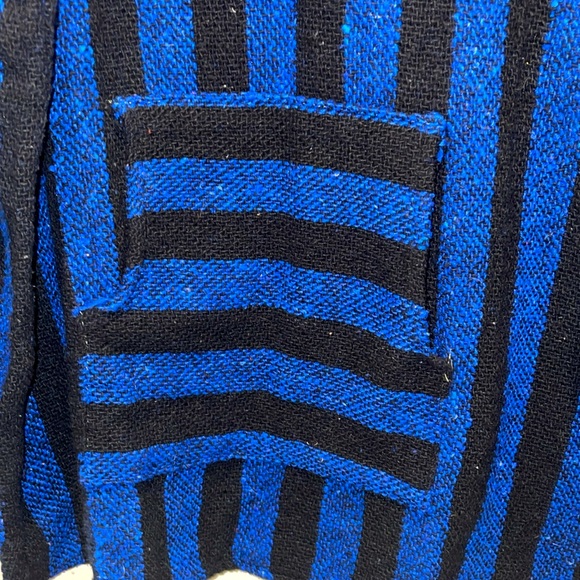 ARTESANIAS Mexican Poncho - Picture 3 of 7